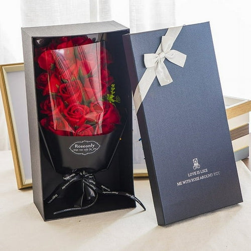 Caja de regalo con rosas.