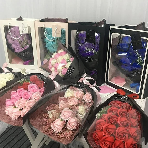 Caja de regalo con rosas.